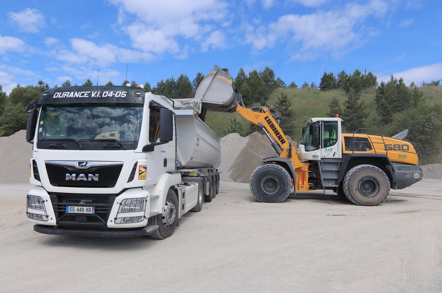 SAB compra excavadoras sobre cadenas y cargadoras sobre ruedas Liebherr